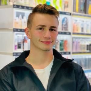 Meet your Posher, Riley